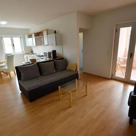 شقة Spacious With Loggia
